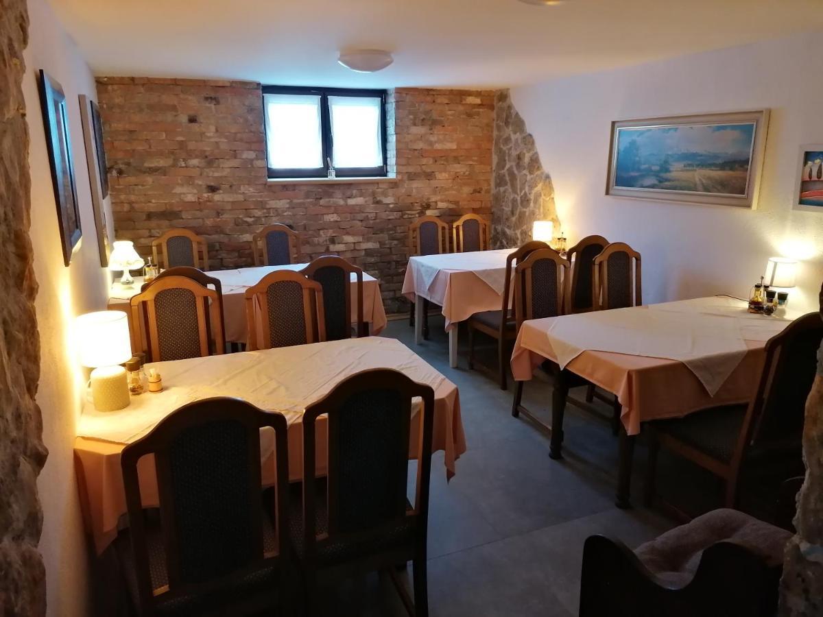 豪斯伊兹沃尔酒店 耶泽尔采 外观 照片